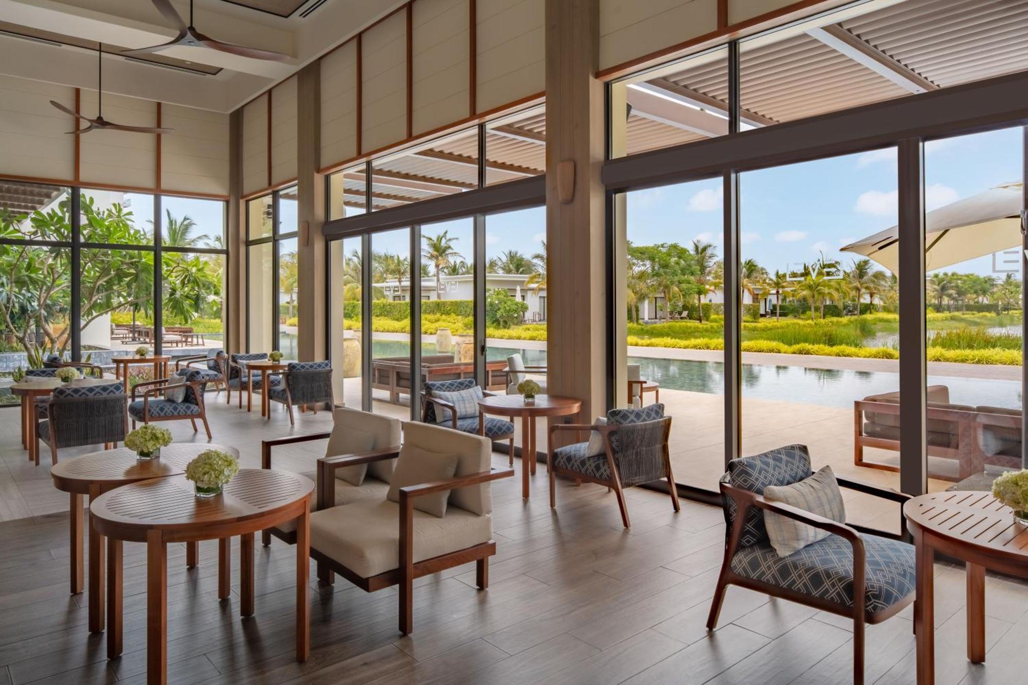 Melia Ho Tram Beach Resort Luaran gambar The Beach Club
