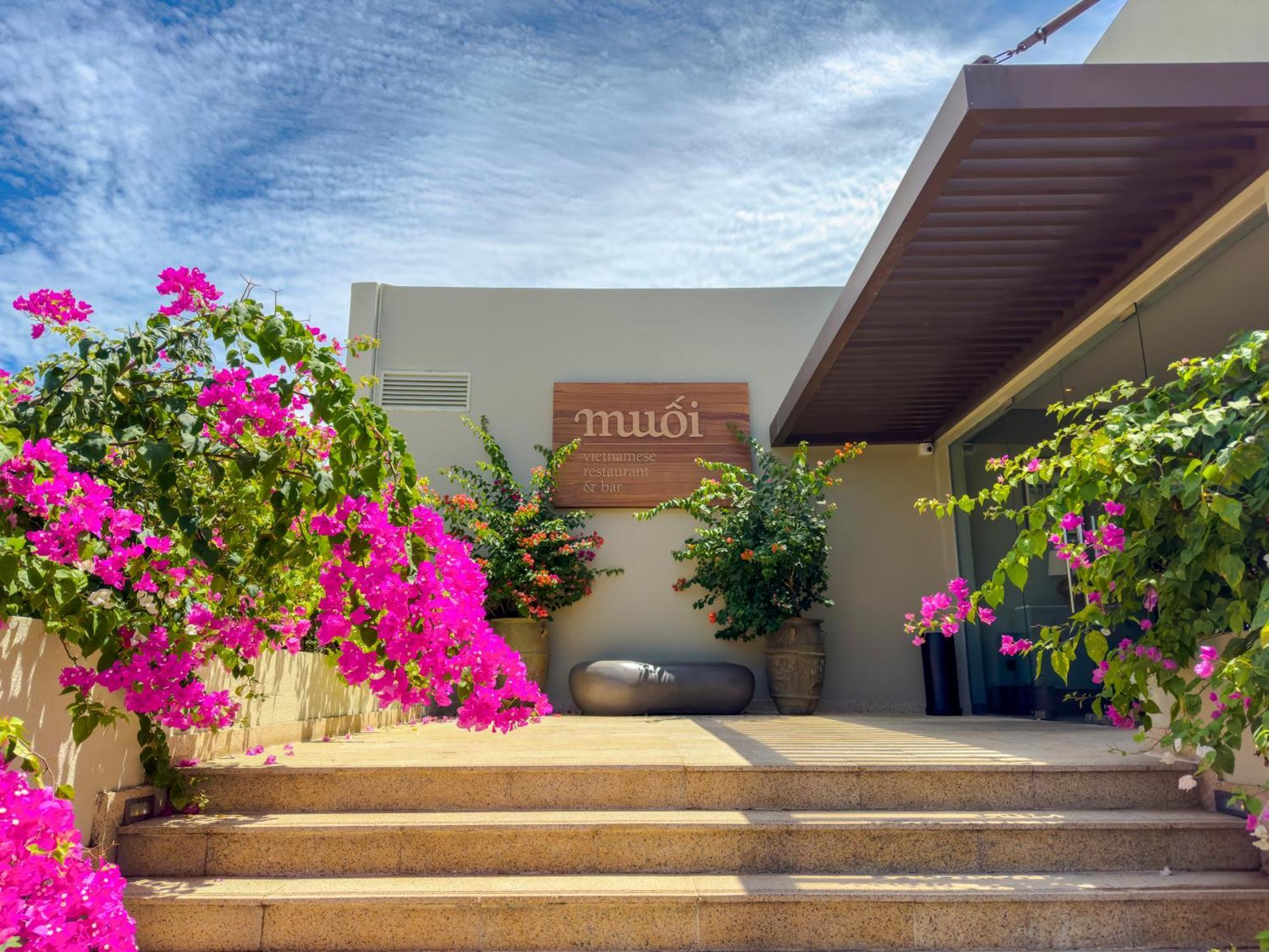 Melia Ho Tram Beach Resort Luaran gambar Entrance to the museum